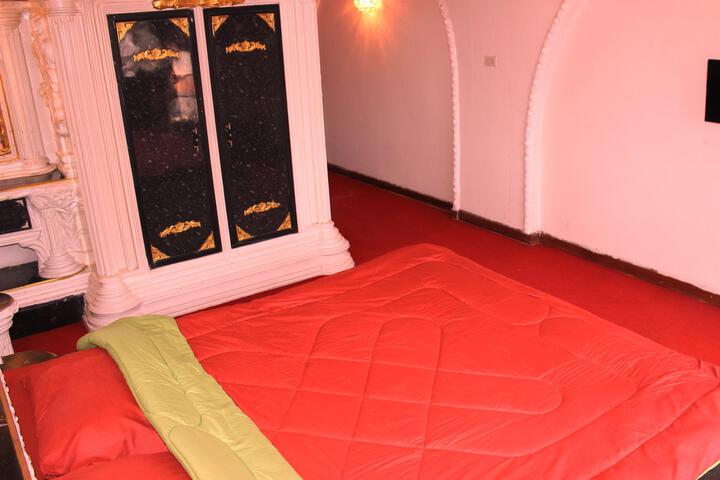 Suite 2 of 4