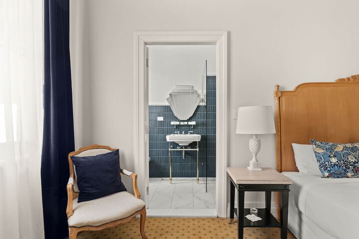 Room 17 of 59