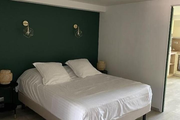 Room 9 of 63