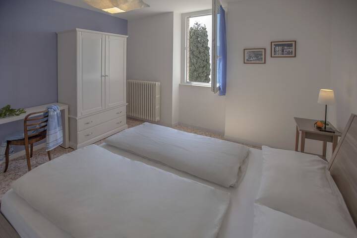 Room 16 of 158