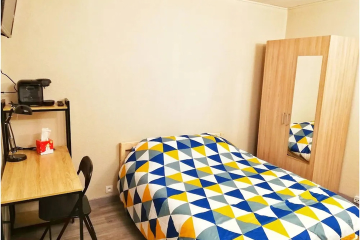 Room 4 of 12