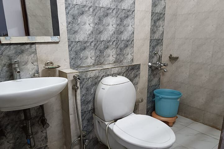 Room 17 of 34