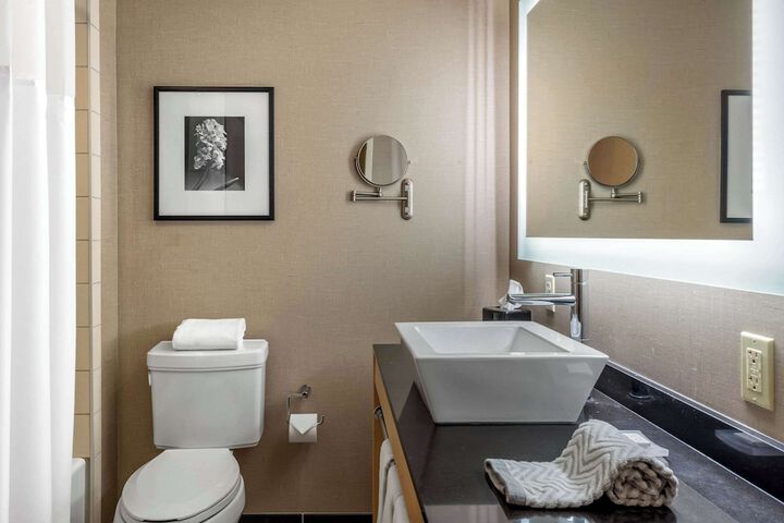 1 King Bed Suite (23 of 25)