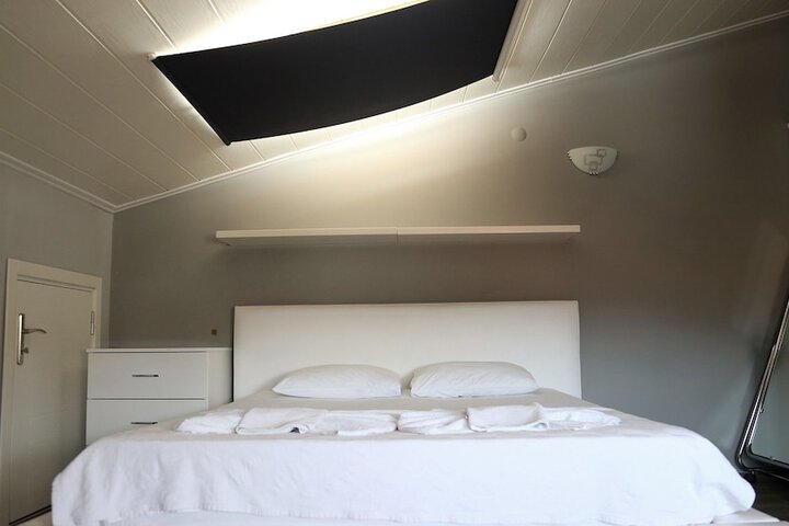 Room 2 of 16