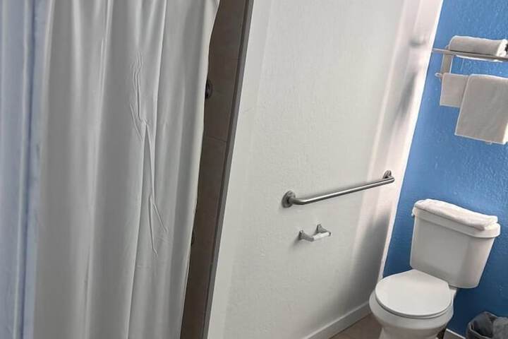 Room 27 of 148