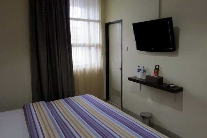 Room 12 of 19