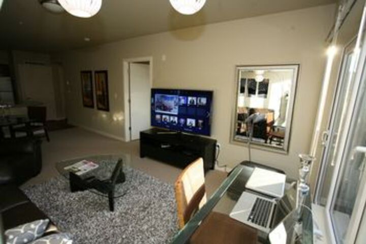 Room 6 of 8