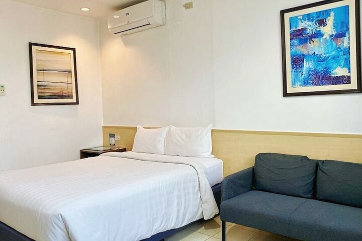Room 5 of 33