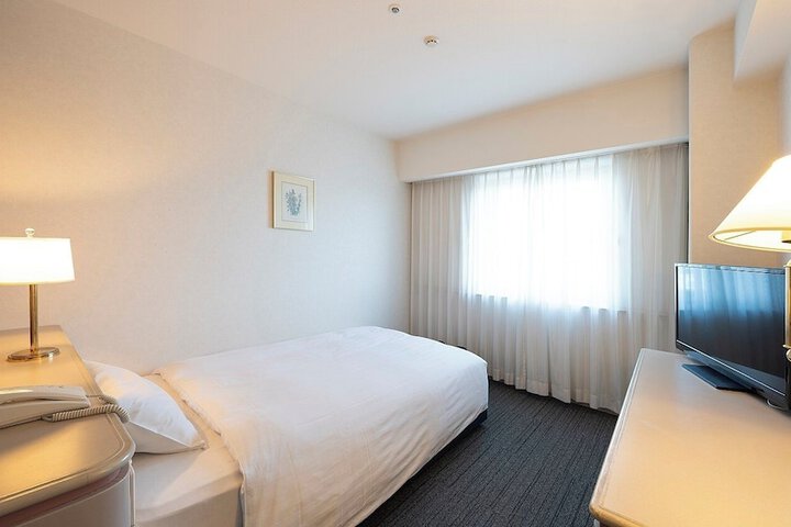 Room 13 of 33