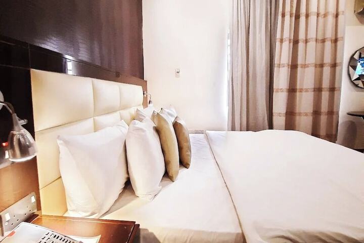 Room 5 of 27