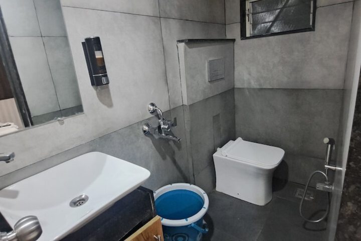 Room 32 of 46