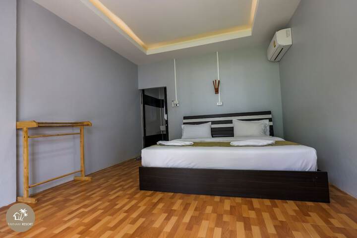 Room 7 of 77