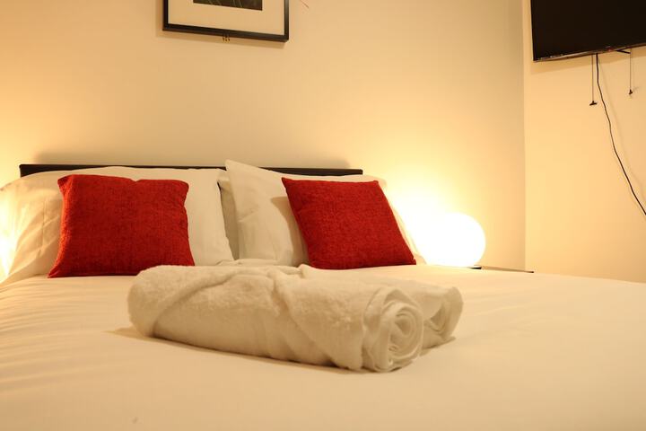 Room 2 of 33