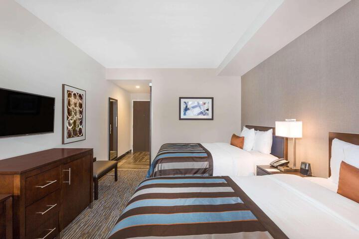 2 Queen Beds Accessible (6 of 7)