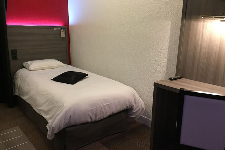 Room 13 of 64