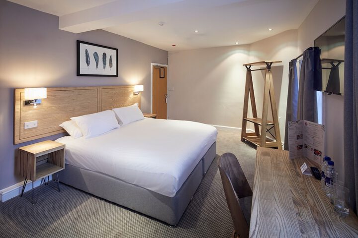 Room 4 of 20