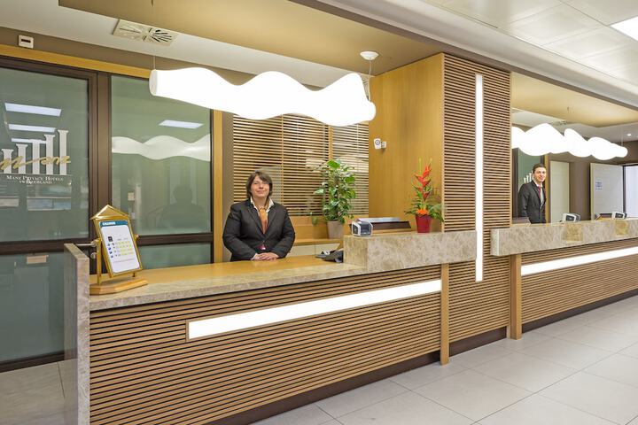 Concierge desk