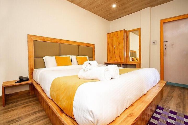 Room 3 of 8