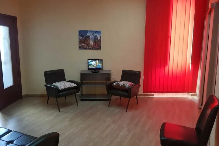 Room 5 of 18