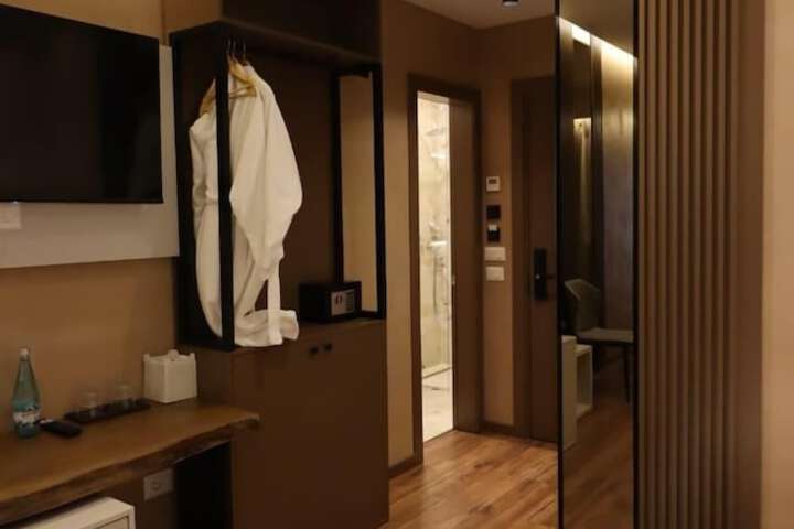Room 27 of 112