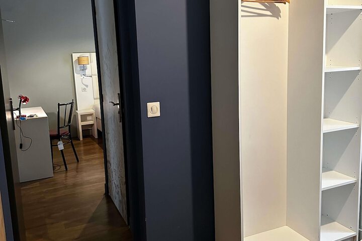 Room 28 of 65