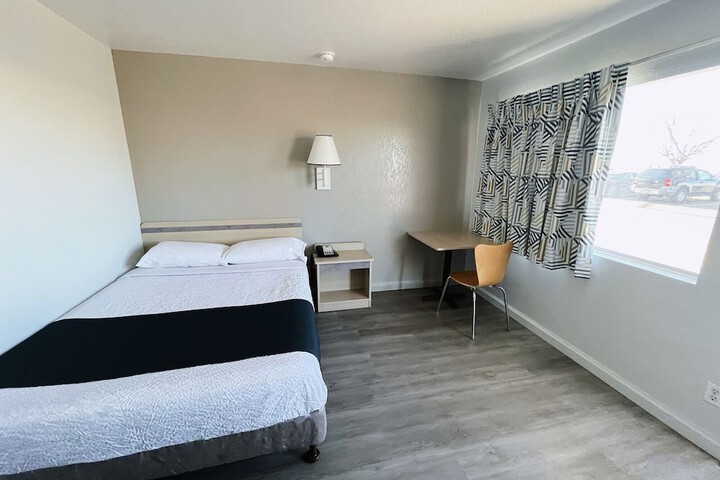 Room 4 of 25
