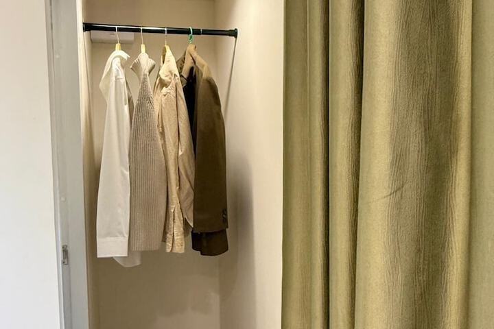Room 2 of 17