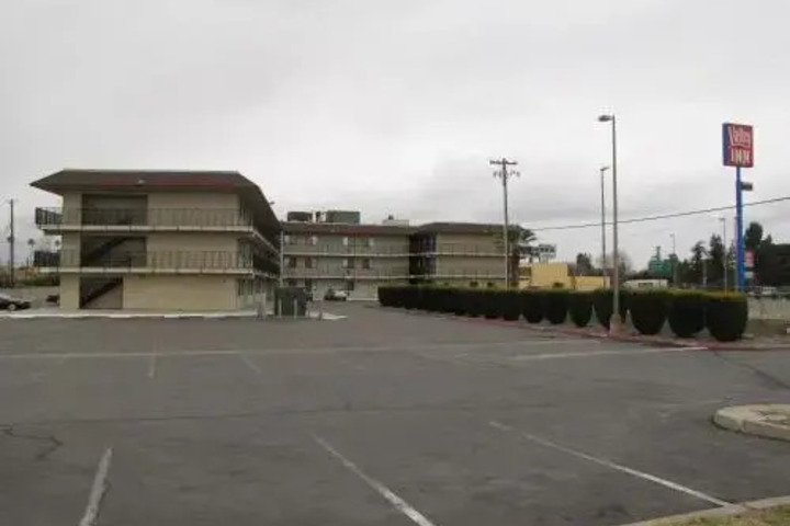 Exterior of VALLEY INN FRESNO