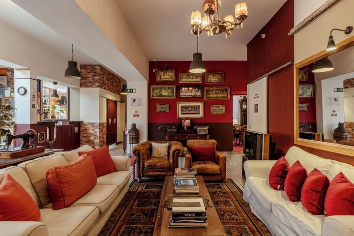 Lounge 80 of 97