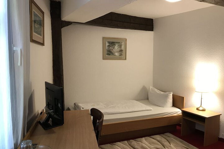 Room 16 of 31