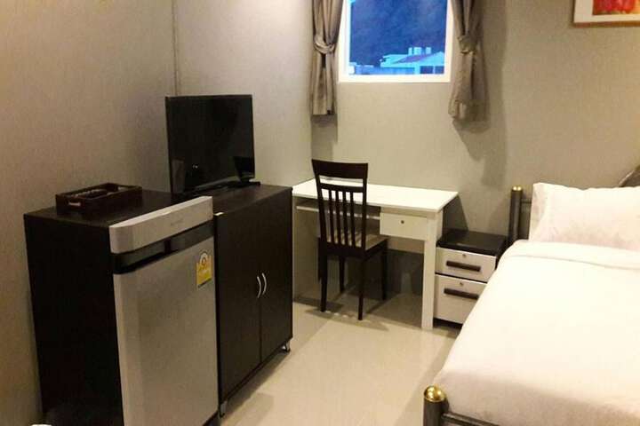 Room 18 of 117