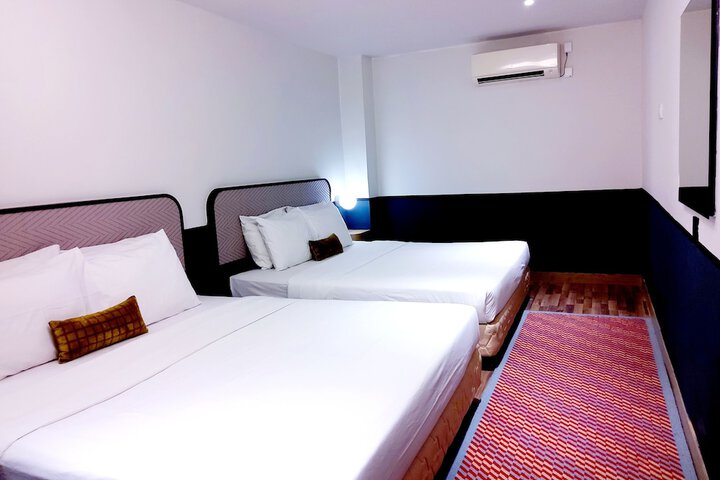 Room 16 of 38
