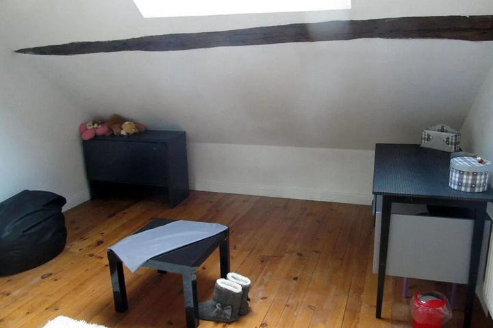 Room 7 of 16
