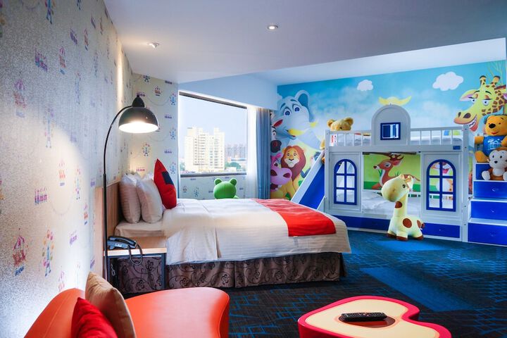 Room 16 of 90