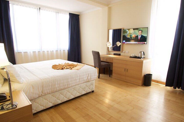Room 4 of 36