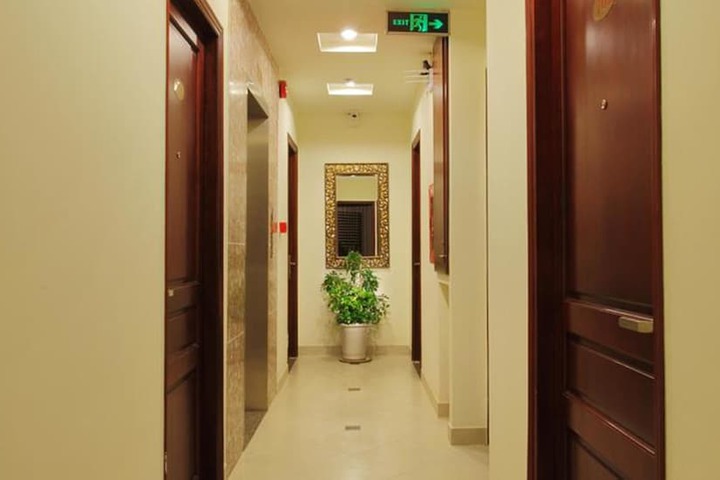 Ballroom/Hall 26 of 28