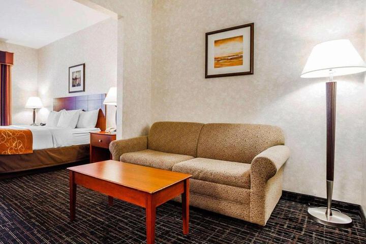 Suite 2 Queen Beds (7 of 8)