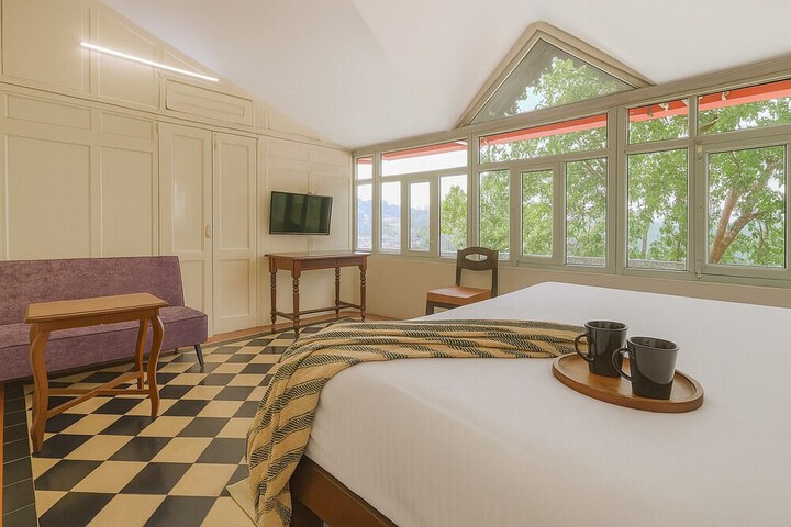 Room 9 of 42