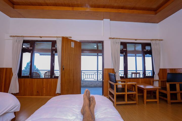 Room 10 of 42
