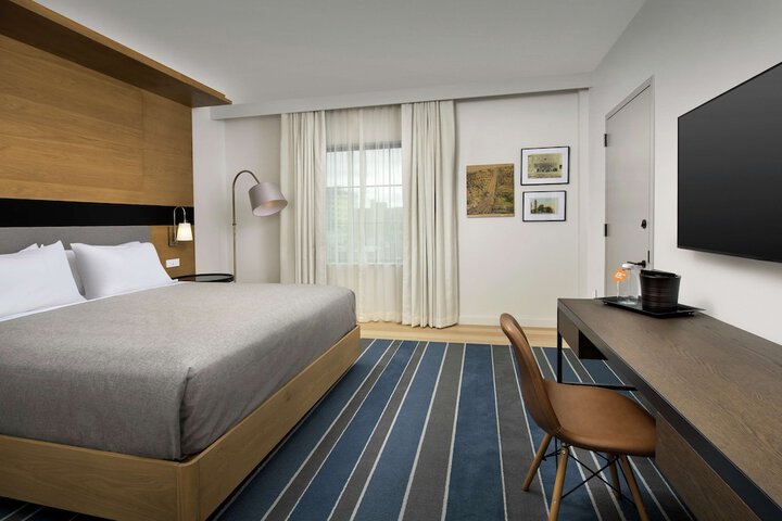 1 King Bed (16 of 19)