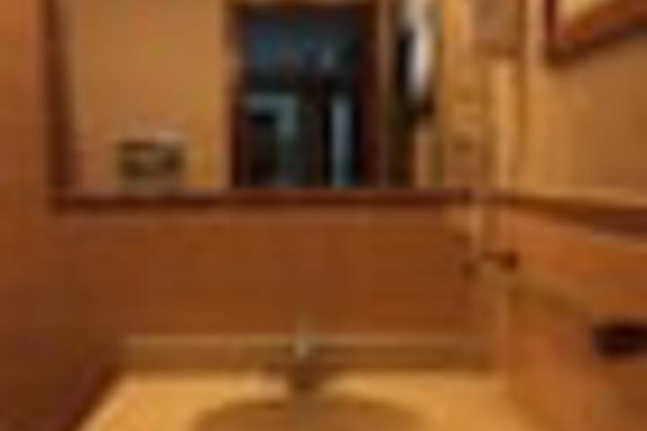 Bathroom sink