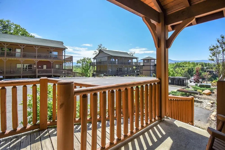 Photo of Spacious 10BD 6BA in Heart of Smokies