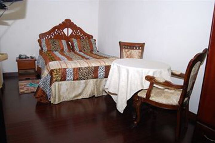 Room 9 of 25