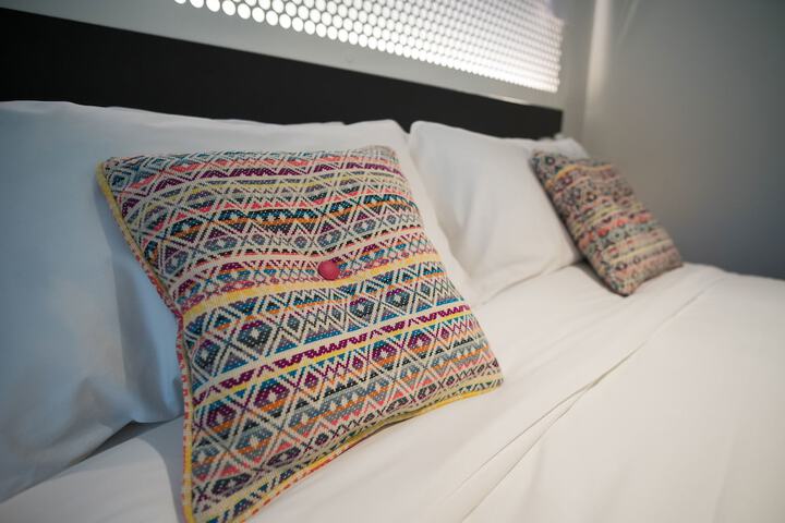 Room 4 of 32