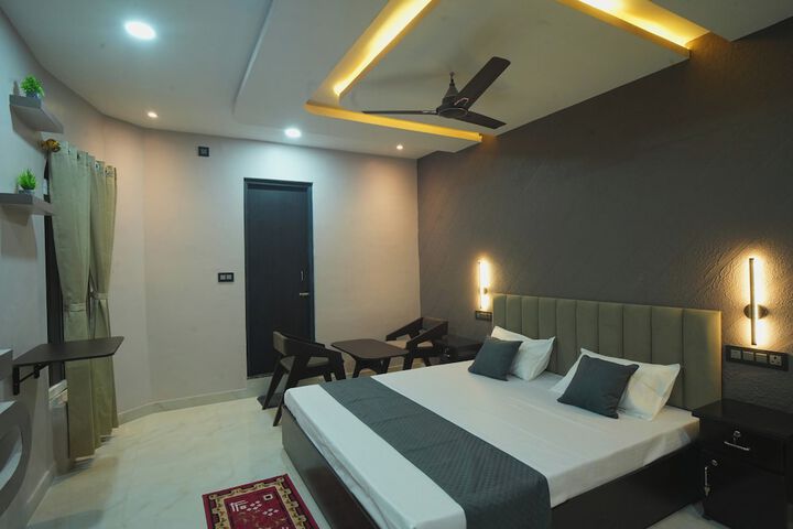 Room 11 of 27