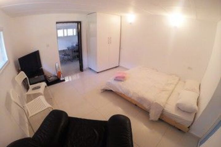 Room 68 of 133