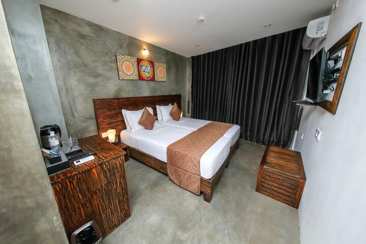 Room 10 of 37