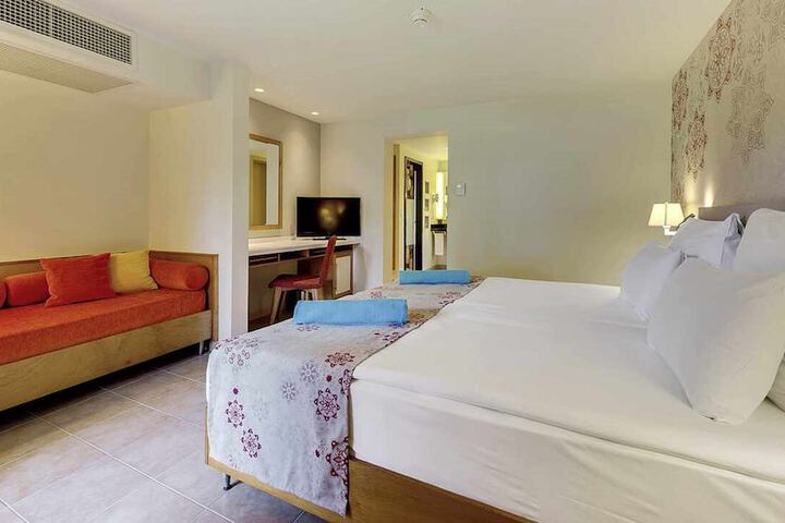 Room 6 of 108