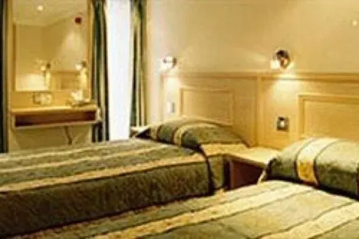 Room 6 of 13