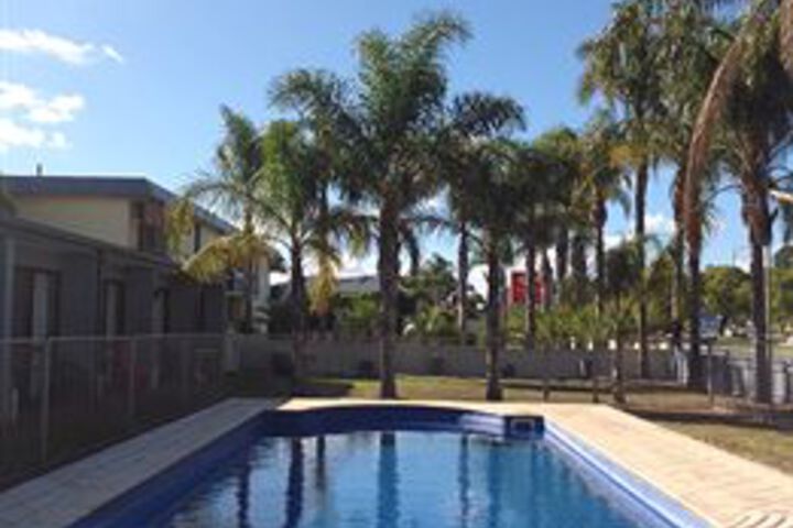Pool 18 of 20